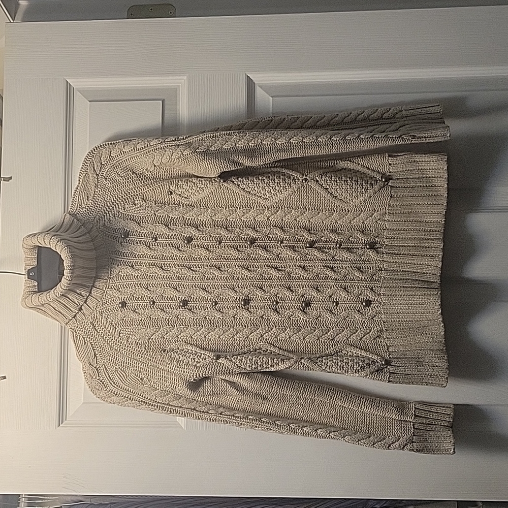 Women's sweater size petite small. Brand Relativity